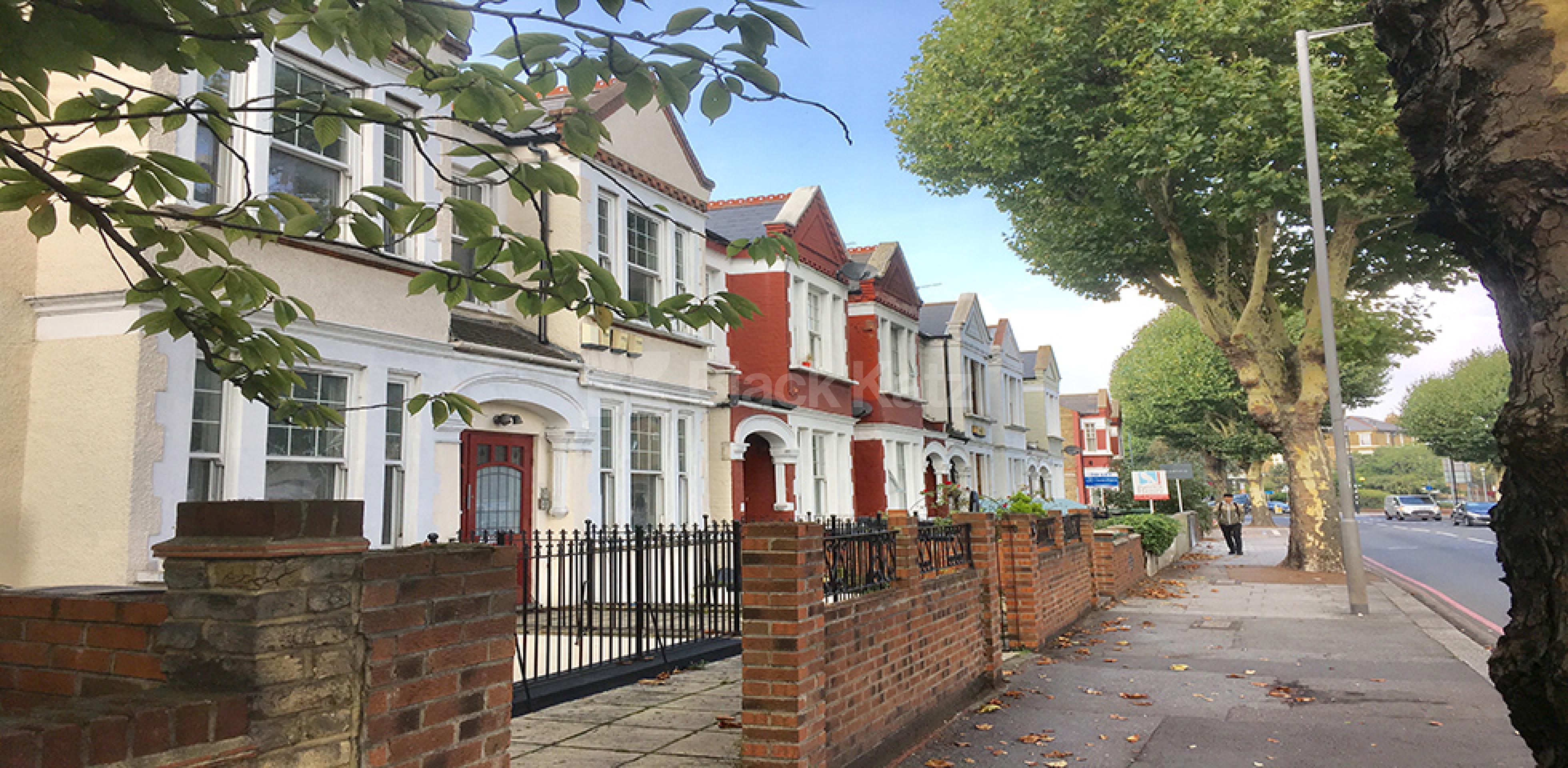 			NEW INSTRUCTION , 3 Bedroom, 1 bath, 1 reception Apartment			 Cavendish Road, Clapham South  SW12